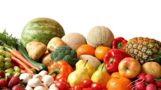 富含纤维的食物在白色背景