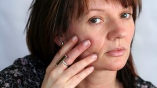 在面对一个老女人呈现出老年斑