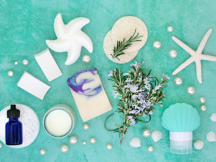 新鲜迷迭香及其它收敛性美容化妆品