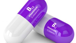 特写两种维生素B12补充剂图像