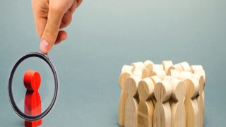 木俑集团集团外一个人物挤在一起。