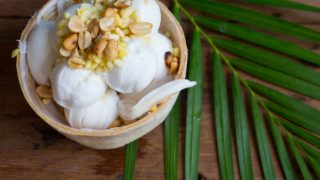 椰子肉的碗花生