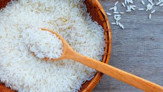 老编织的篮子水稻穗