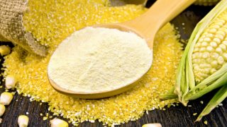 一勺玉米芽,石材玉米砂粒,玉米仁和整个玉米