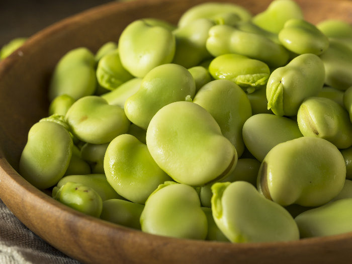 在一个木碗蚕豆