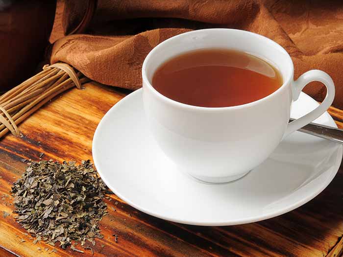 正山小种红茶在茶叶杯在传统的环境
