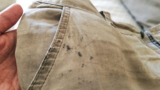 衣服上的油渍或油渍。