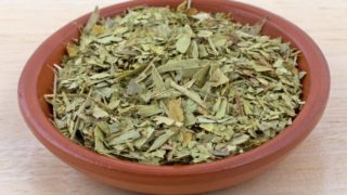 一碗干番泻叶,用来泡番泻茶