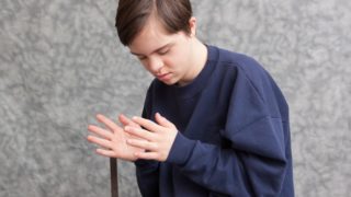 一个小男孩与感觉处理障碍