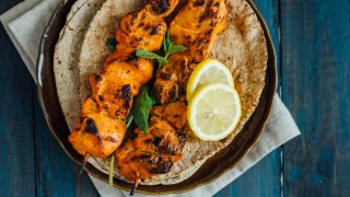 在串美味鸡腿去骨烤肉担任阿拉伯语皮塔饼