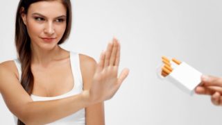 一个拒绝喝酒的女孩