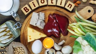 字母拼写出生物素和丰富的生物素的食物,如木材器官肉