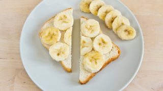 面包切片香蕉 - 小子饮食(香蕉,大米,苹果,面包)