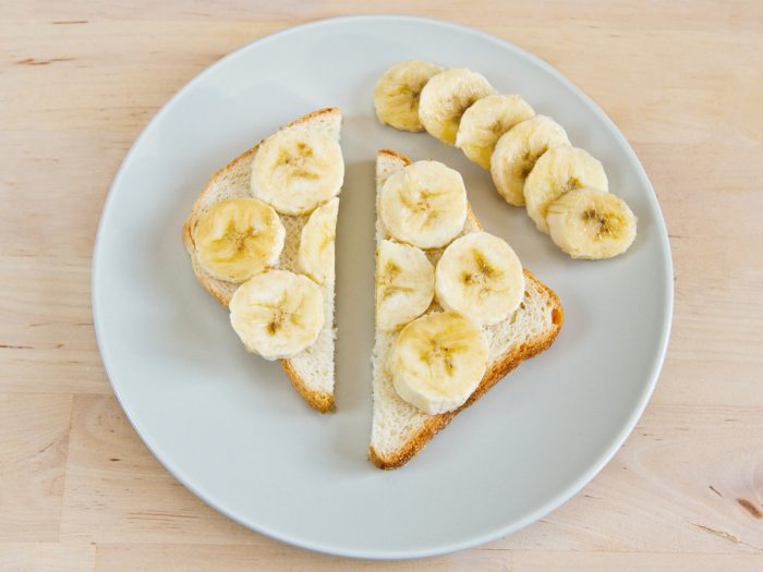 面包切片香蕉 - 小子饮食(香蕉,大米,苹果,面包)