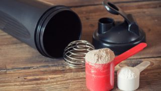 一喝瓶粉两勺旁边放置它