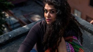 Bhavini Kalan为相机摆姿势