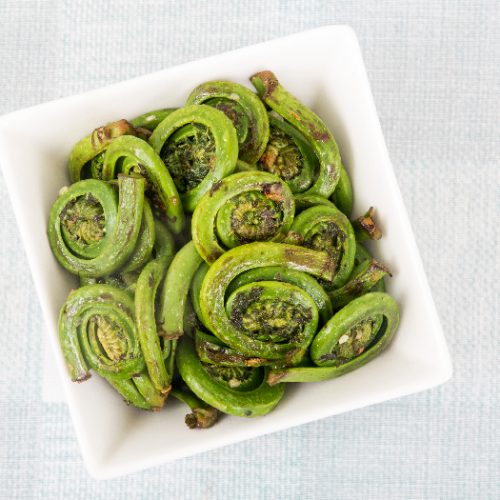 煮鸵鸟、蕨类与大蒜
