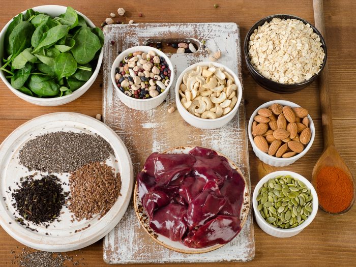 锰来源如器官肉，坚果，香料，燕麦，菠菜