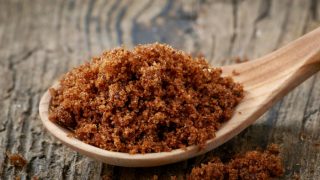 木勺里放着莫斯科糖