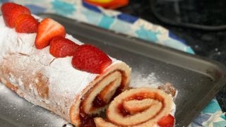 甜，潮湿，融化，口腔良好的瑞士卷！照片Credit：Shutterstock